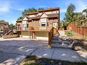 Building Photo - 8004 Sunnyoak Cir