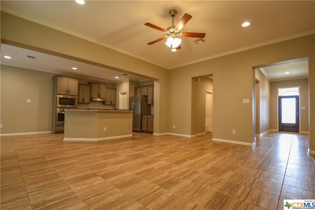 Building Photo - 7712 Kendall Hill Dr