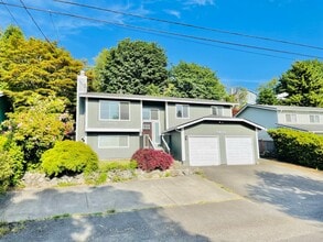 Building Photo - 5614 17th Ave SW