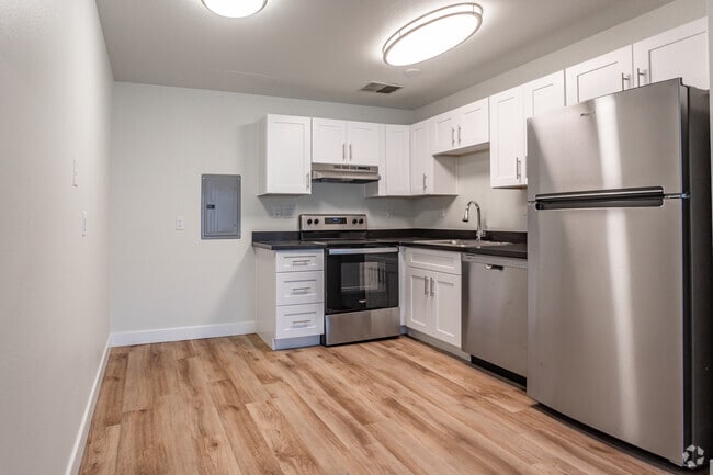 C - 2BD, 1BA - 622SF - Phoenix Manor