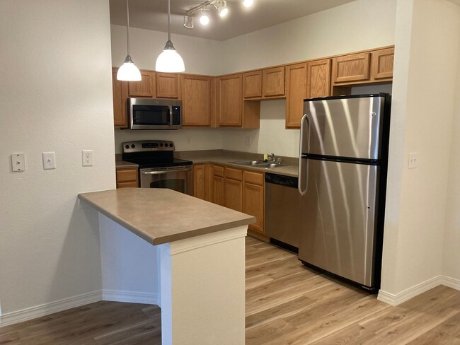 Building Photo - Stunning Modern 2 Bedroom Townhome