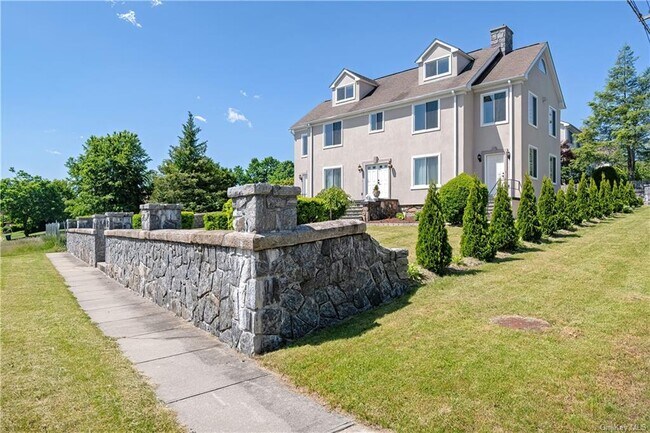 Building Photo - 120 Old Mamaroneck Rd