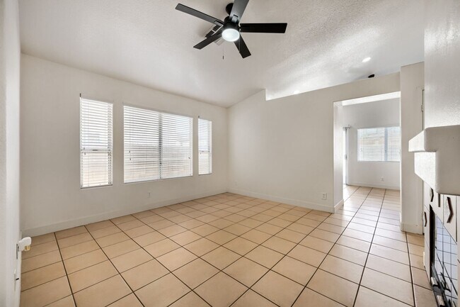 Foto del edificio - Move-In Ready 3-Bedroom Home with All Appliances Included!