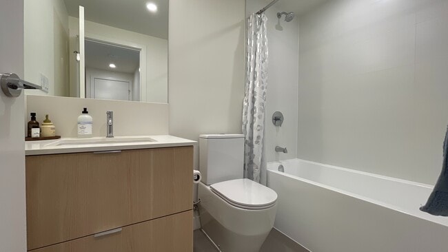 Building Photo - 318 Alderson Av