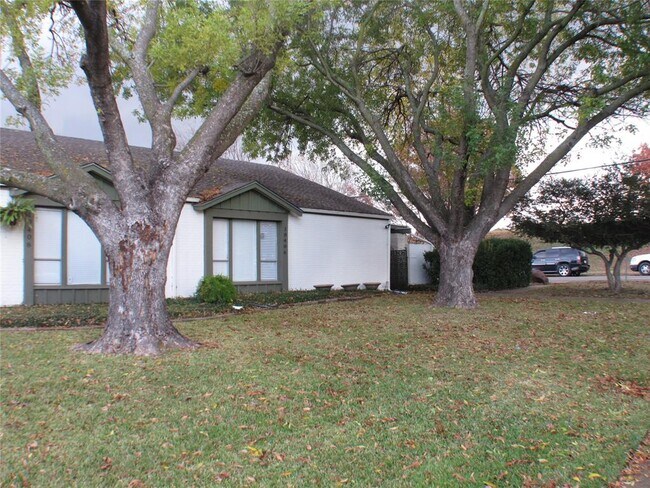 Foto del edificio - 10406 Shadow Bend Dr