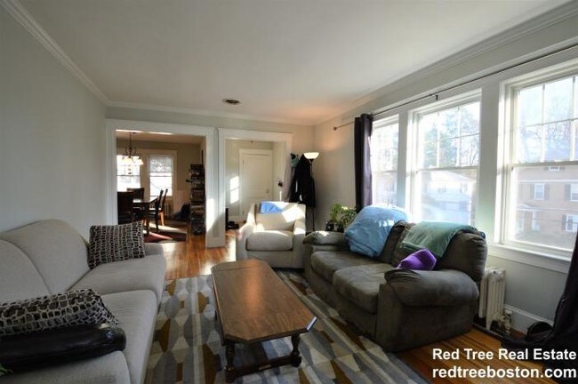 Building Photo - 3 bedroom in Newton MA 02459