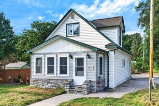 Building Photo - 6514 Blondo St