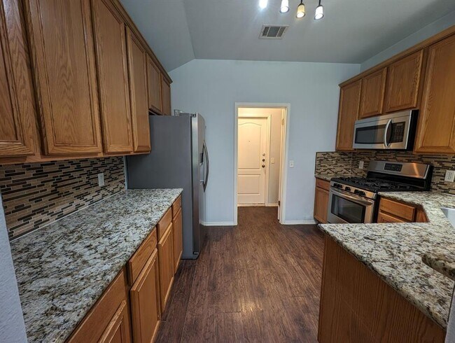 Building Photo - 717 Birch Brook Ln