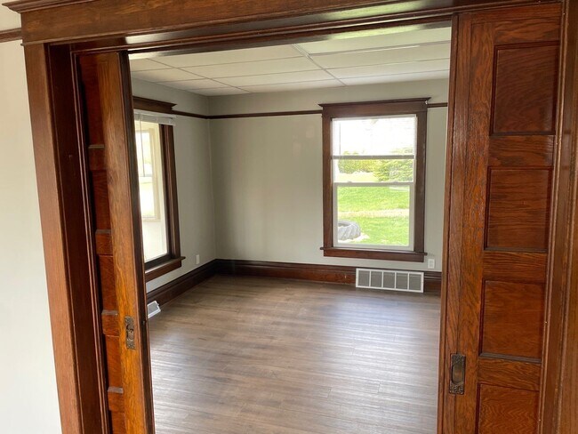 Building Photo - Newly Remodeled 3 Bedroom Home