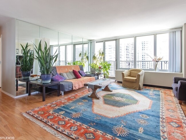 Building Photo - 400 E Randolph St