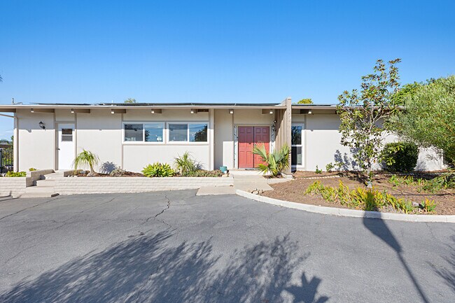 Foto del edificio - 1720 Via Entrada