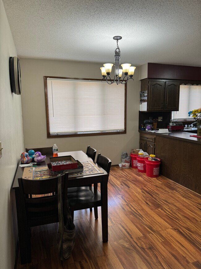 Foto del edificio - 422 Commodore Dr