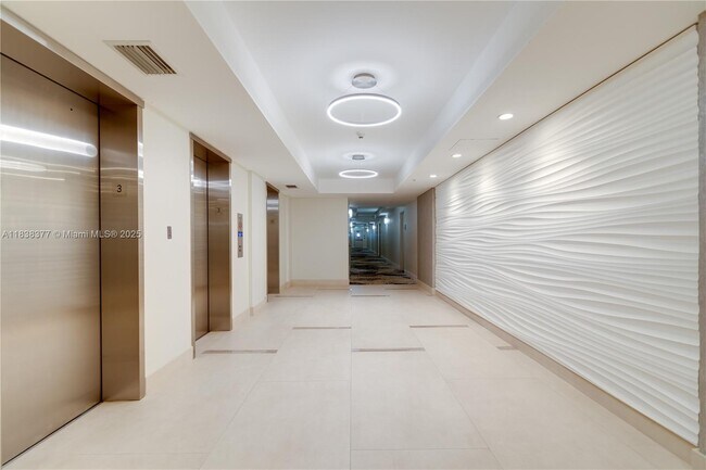 Foto del edificio - 3001 S Ocean Dr