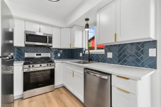 Building Photo - 1618 Banyan Dr