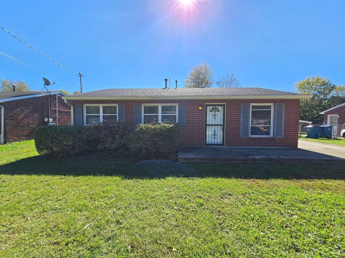 Primary Photo - Newly Renovated 3 Bedroom Home – Modern Co...