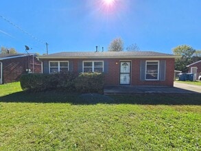 Building Photo - 708 Glengarry Dr