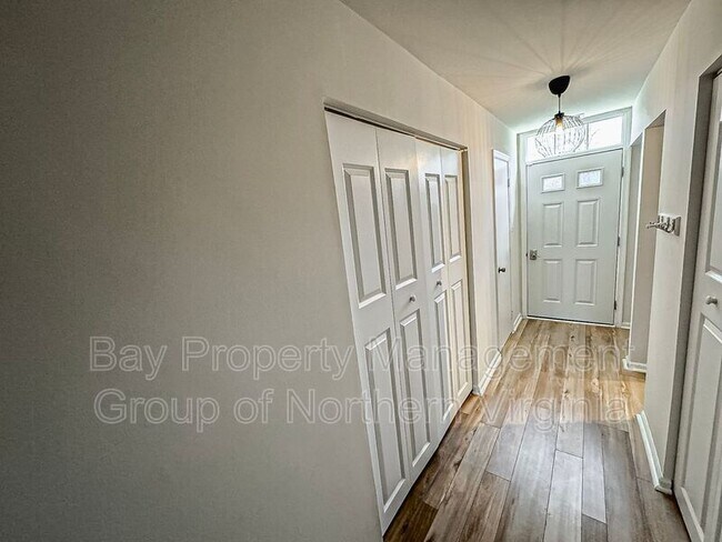 Foto del edificio - 9963 Capperton Dr