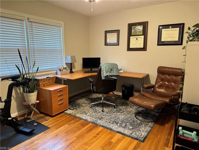 Foto del edificio - 3716 S Queensgrove Cir