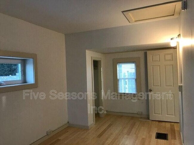 Building Photo - 192 Elmwood Ave