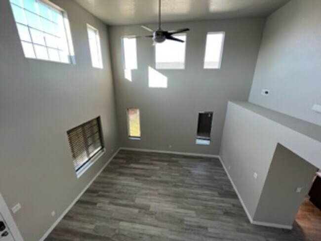 Foto del edificio - Great 4 bed 2.5 bath home with 2600 sq ft!  Kuna Home with lots of room just off N Ten Mile Rd an...