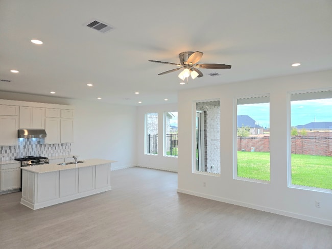 Building Photo - 27139 Blue Pool Dr