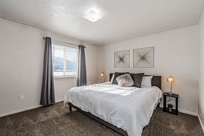 Foto del edificio - 640 Old Hwy 30 W