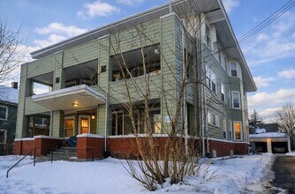 Building Photo - 151 Oak St