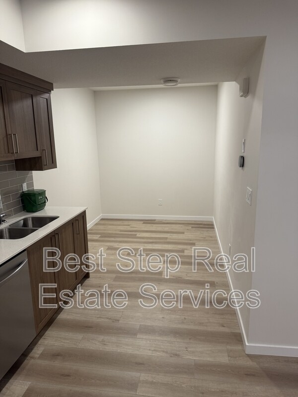 Building Photo - 12810-12113 113 Ave NW