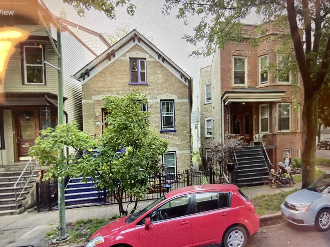 unit is in the attic. - 3222 N Leavitt St