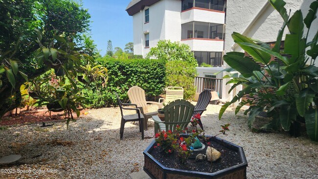 Foto del edificio - 725 Port Malabar Blvd NE