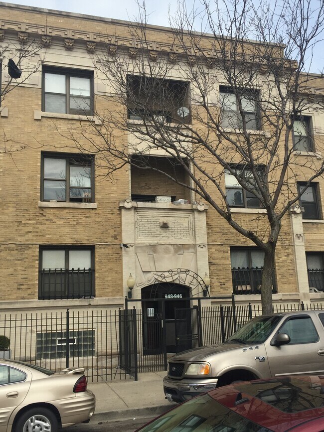 Front Exterior - 946 W Windsor Ave