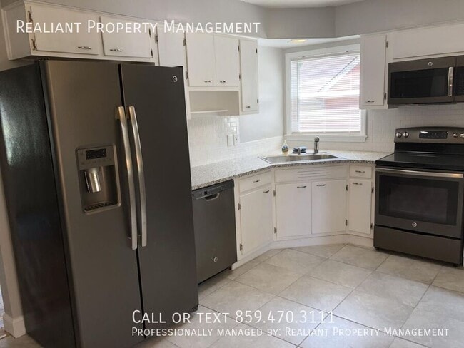 Building Photo - 149 St. Ann-