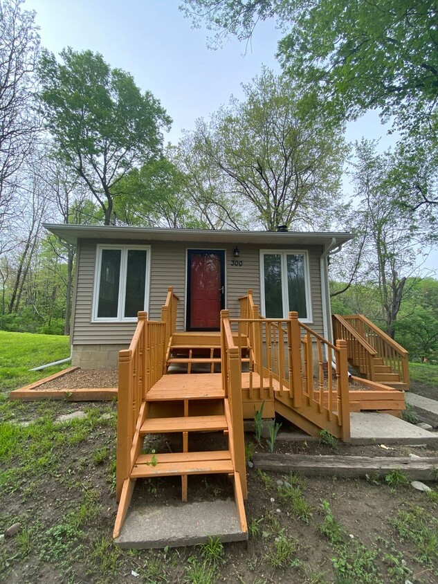 Primary Photo - Updated 3 Bedroom 2.5 Bathrooms