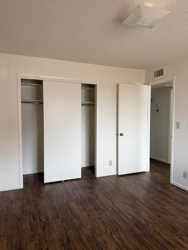 Foto del edificio - 6740 E Dallas St