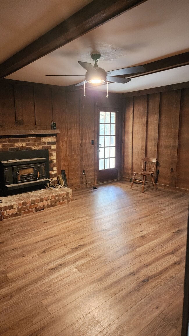 Photo - 900 Trowman Ln House