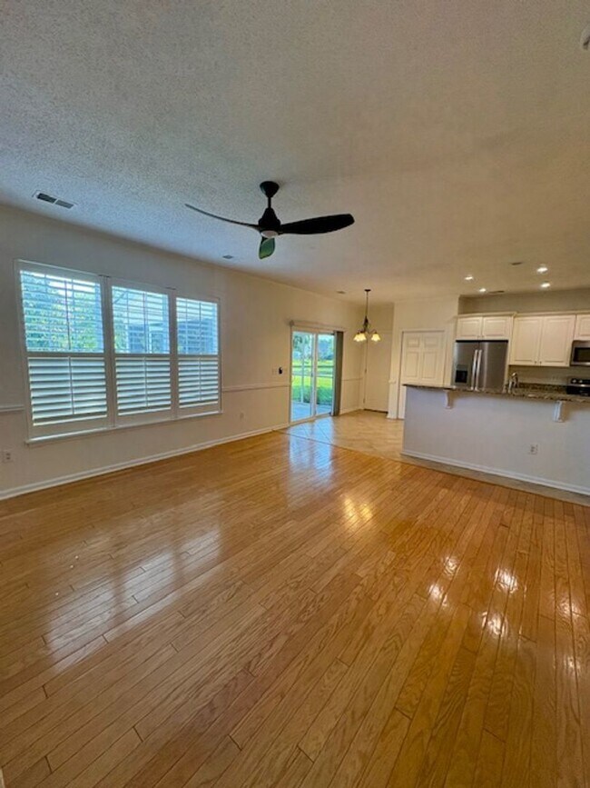 Foto del edificio - Lovely Updated Home in Grand Oaks