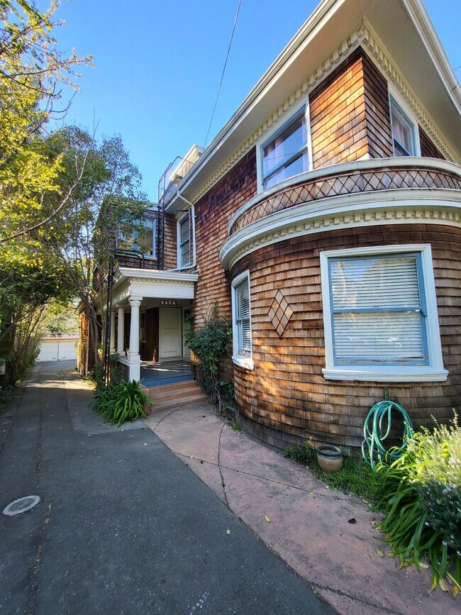 Foto del edificio - 2626 Benvenue Ave