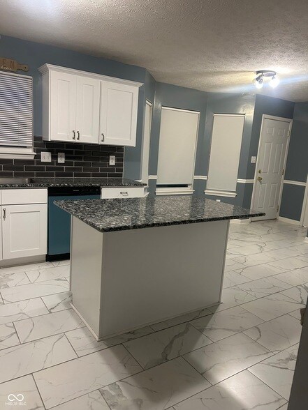 Foto del edificio - 3013 Corbin Dr