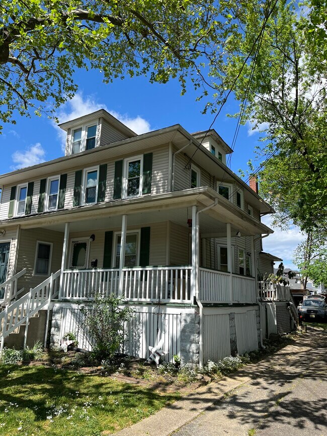 Foto del edificio - 409 Newton Ave