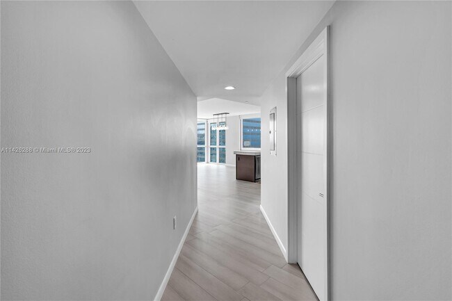 Building Photo - 500 Brickell Ave