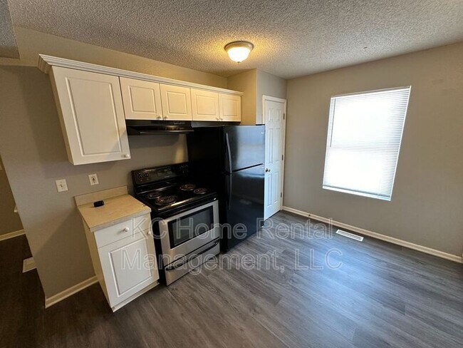 Foto del edificio - 5658 N Anita Ave