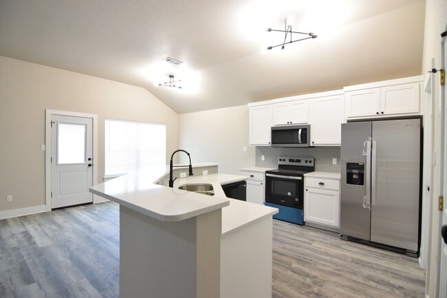 Building Photo - 7920 Bridgepointe Dr