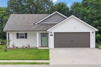 Building Photo - 1425 Fredrick Dr