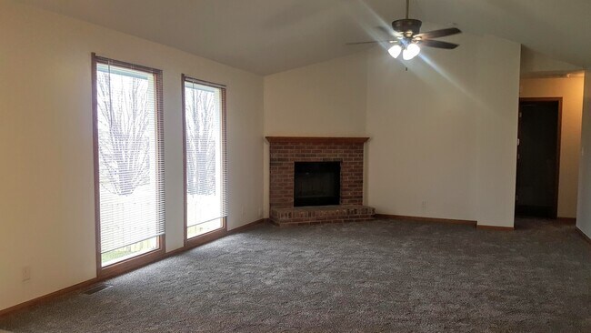 Building Photo - 5101 S 78th St