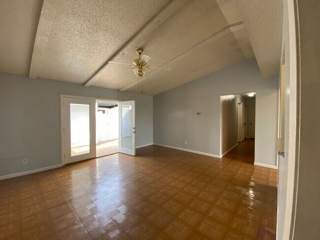 Foto del edificio - Great location!! Dont miss this 3 Bed house with a good rent