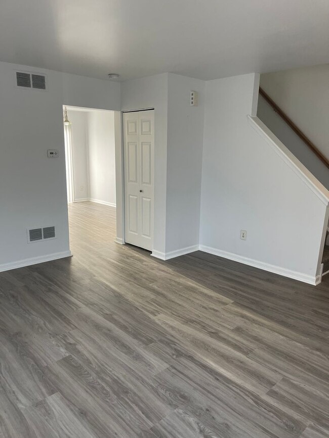 Building Photo - End Unit Townhome in Middletown Village