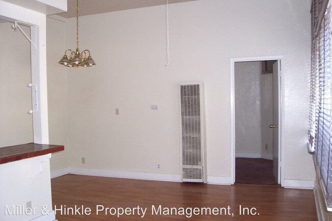 Building Photo - 654 E Julian St