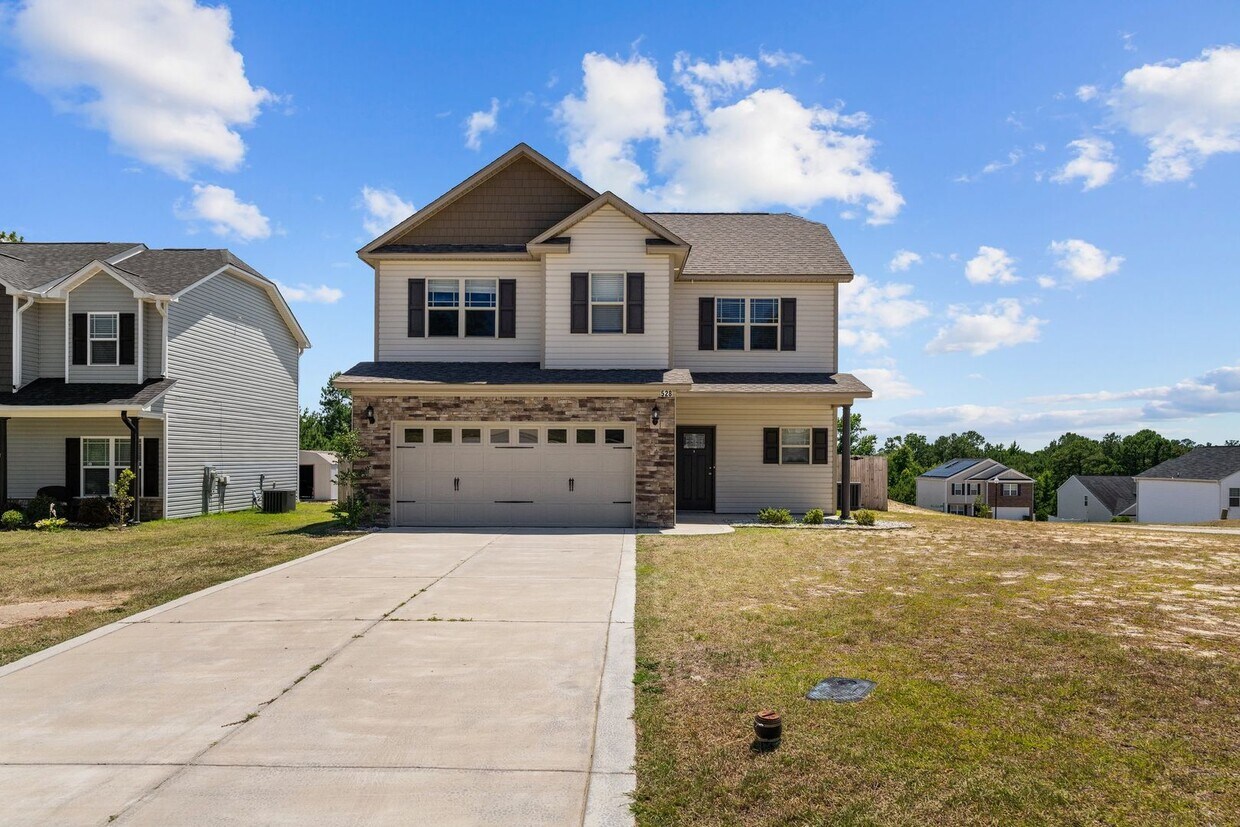 Primary Photo - 3 Bed 2.5 Bath Newer Construction Near Air...