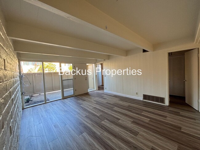 Foto del edificio - Two bedroom condo in private area in Monterey