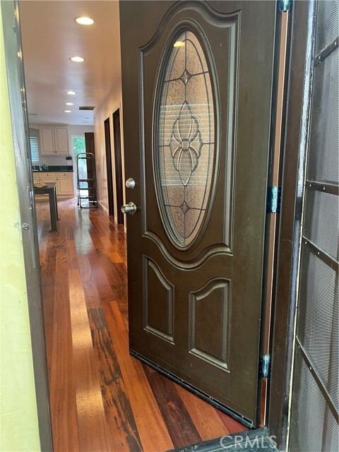 Foto del edificio - 690 Forest Shade Rd